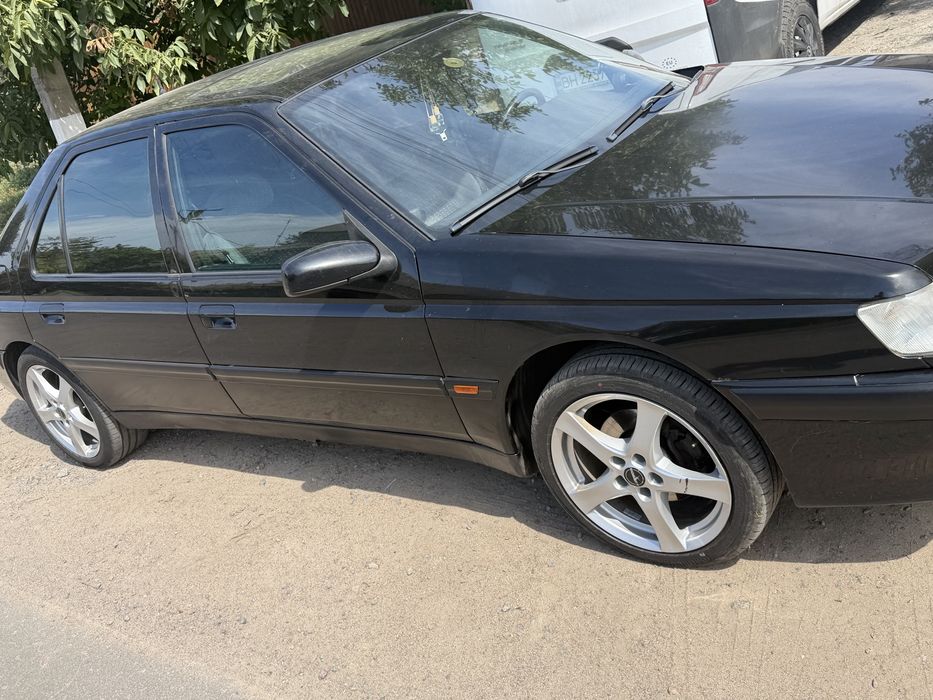 Peugeot 605  мотором 2.1. дизель