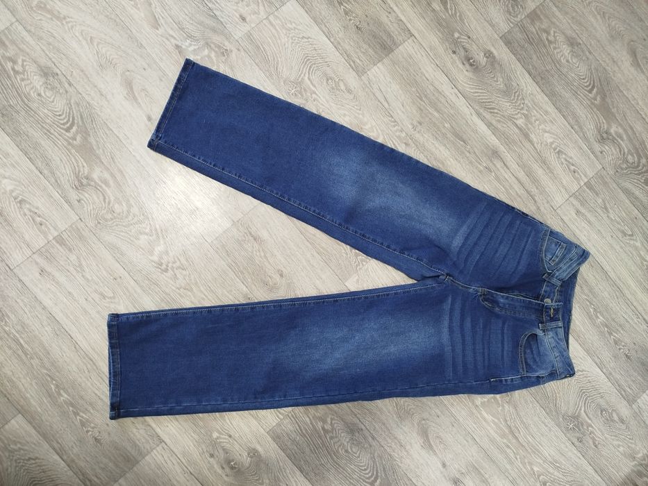 Джинси кльошні темно-сині НОВІ жіночі М