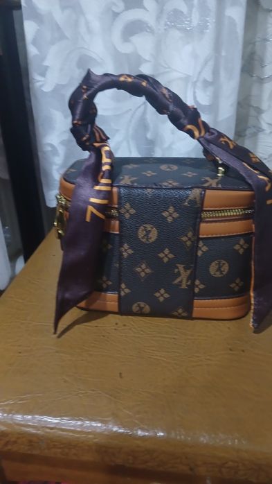 Жіноча сумка луї вітон