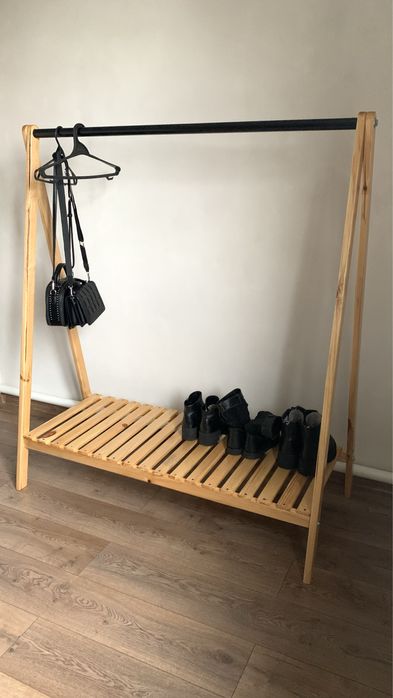 Вішалка деревʼяна