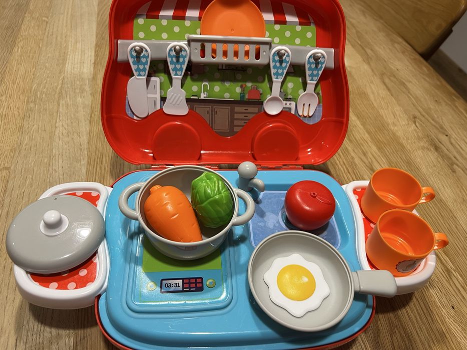 Zestaw zabawek - podróżna kuchnia + memo + drewniane domino