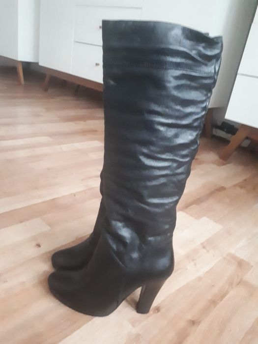 Czarne kozaki damskie