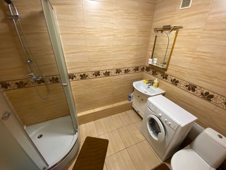 Сдам 1-ком студию . Правый берег . СВЕТ есть . Центр в 15 мин