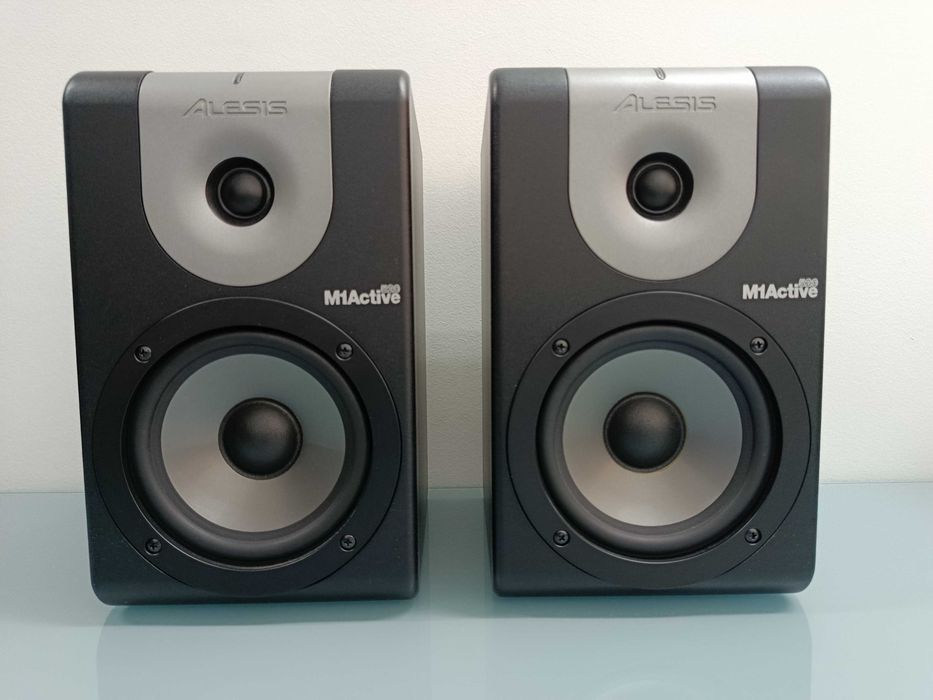 Monitores de Estúdio Ativos Alesis M1Active 520 — Par