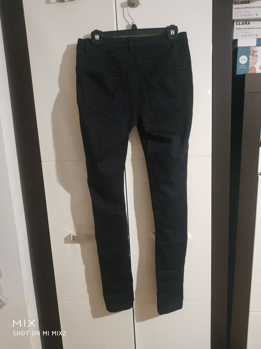 Czarne spodnie damskie. Vero moda.