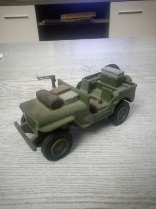 Vendo miniaturas de veículos militares