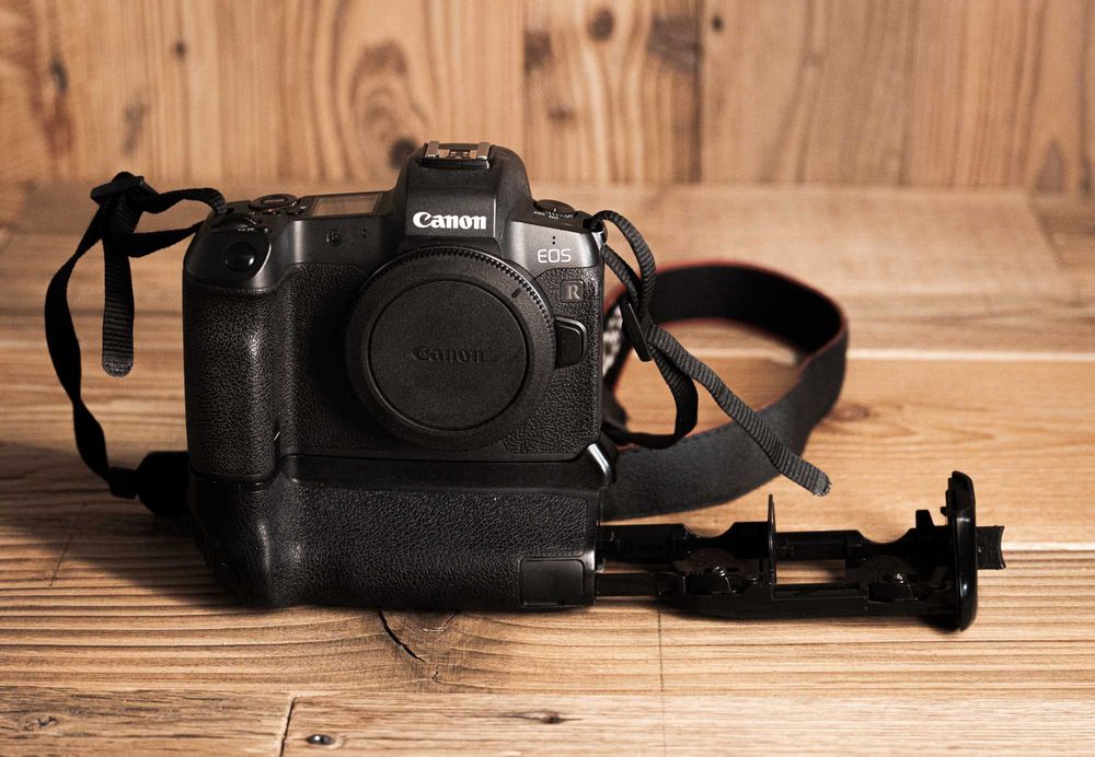 Aparat Canon Eos R bez gripa.