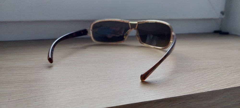 Sprzedam  okulary przeciwsłoneczne Prada.