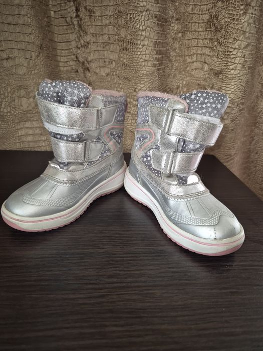 взуття на дівчинку