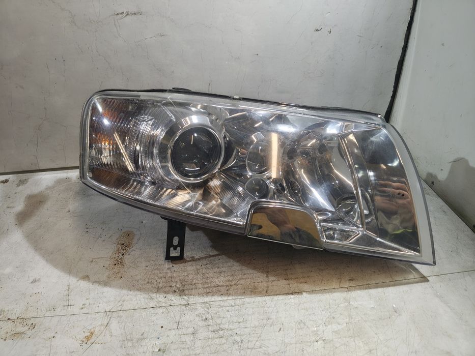 Lampa Xenon prawy Skoda SuperB I Depo Super stan.