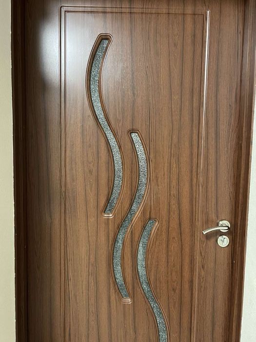 Двері з замком в ідеальному стані