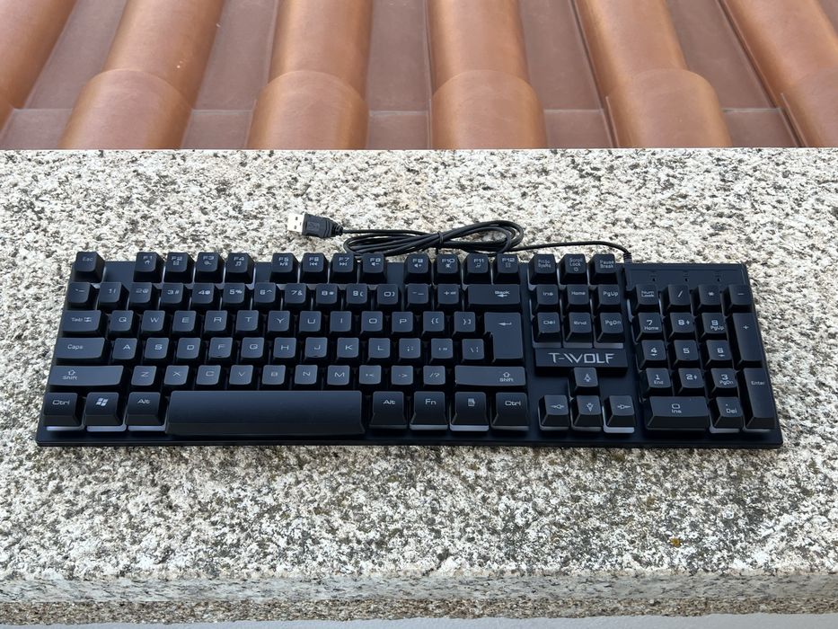 Teclado Gaming T-VOLF T20 RGB (Novo) | 5 Unidades