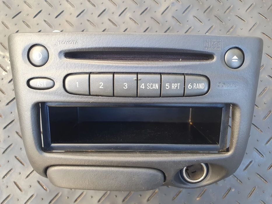 Toyota Yaris Verso 2000 Panel / Radioodtwarzacz 86120-52260