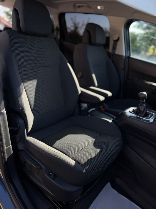 PEUGEOT 5008 2012
