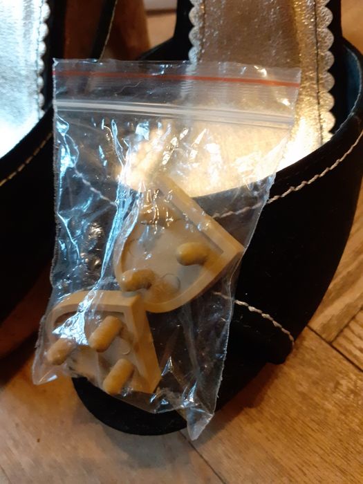 Szpilki na korkowej koturnie r.40