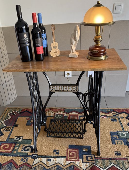 Mesa em pés de Singer aranha