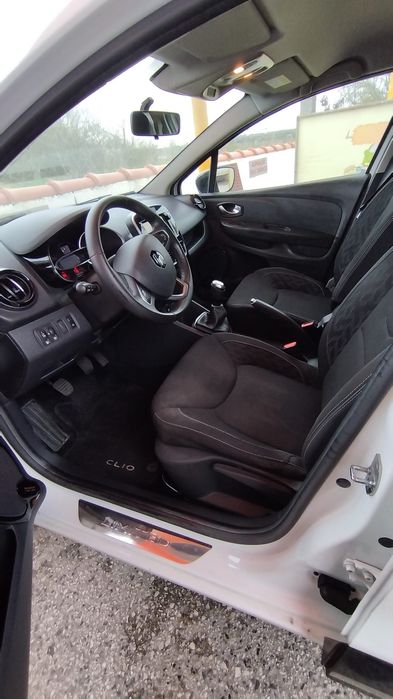 Carrinha Renault Clio 1.2 Gasolina Branco - Muito Económico