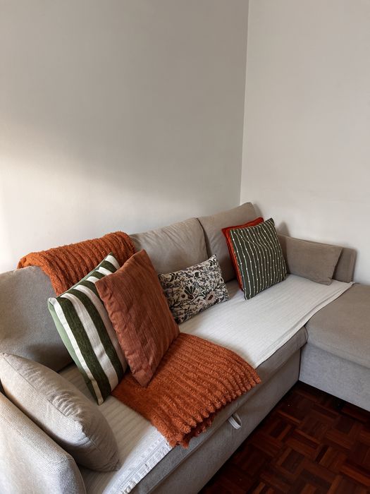Sofá-cama com chaise longue