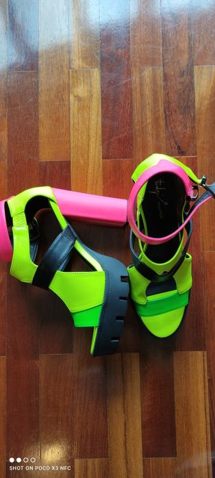 Sandálias néon Sérgio Todzi