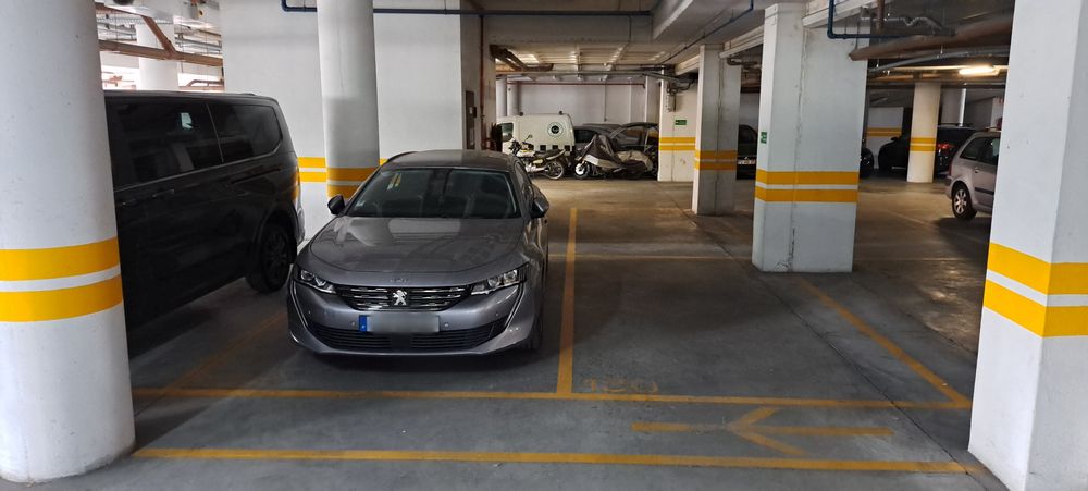 Alugo um lugar de estacionamento