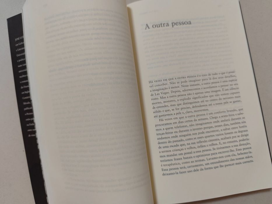 Livro: Abraço de José Luís Peixoto