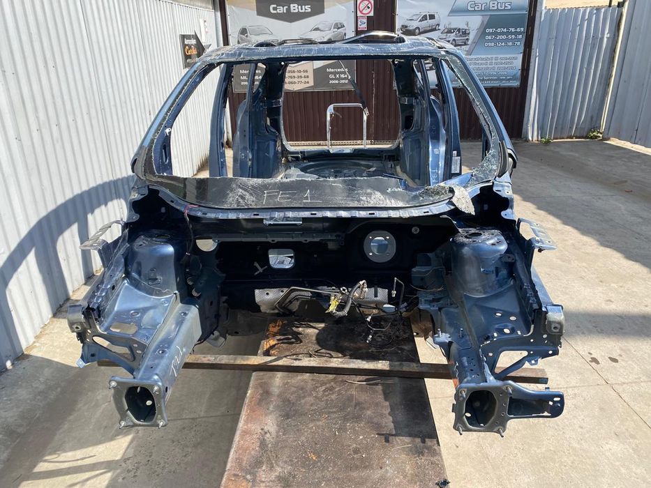 Кузов Четверть Передня Ліва Четверть Передня Права Четверть