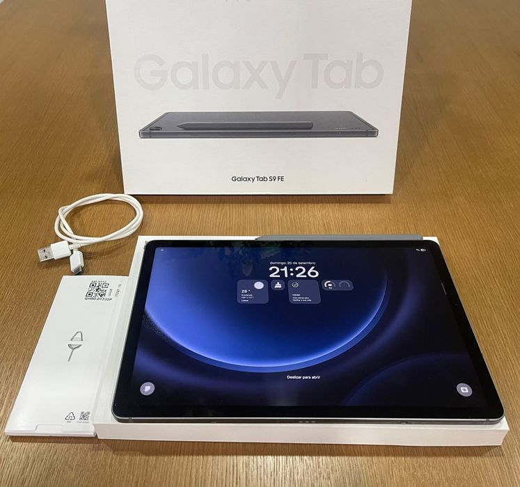 Samsung tab s9 Fe + extras
