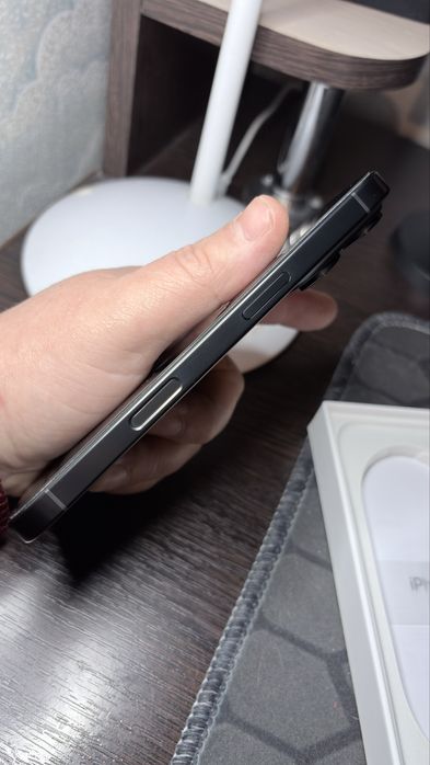 Продам iPhone 16 Pro Black Titanium 256gb Neverlock Фіз сім.