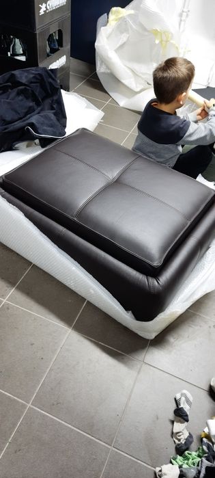 Sprzedam PUFĘ - imitacja skóry. Nowa.