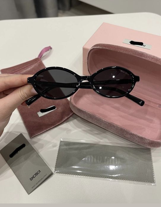 Солнцезащитные очки Miu Miu