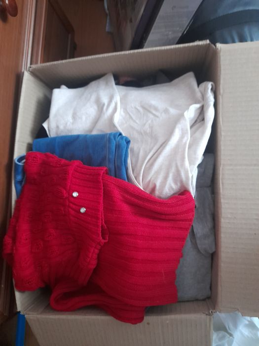 Ящик одягу жіночого розмір xs-s . Лот одягу  .