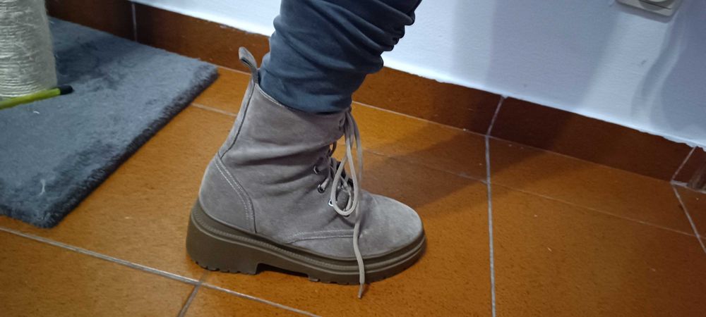 Botas baixas beje mulher