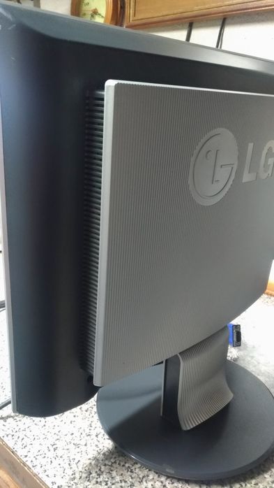 L G Flatron  TFT LCD  Monitor
