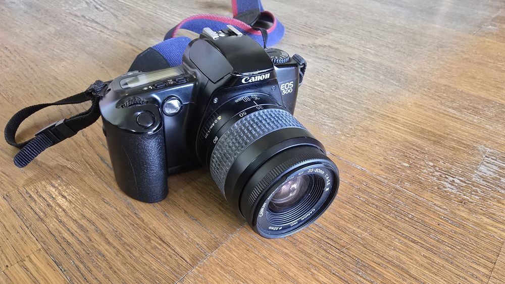 Máquina fotográfica SLR Canon EOS 500