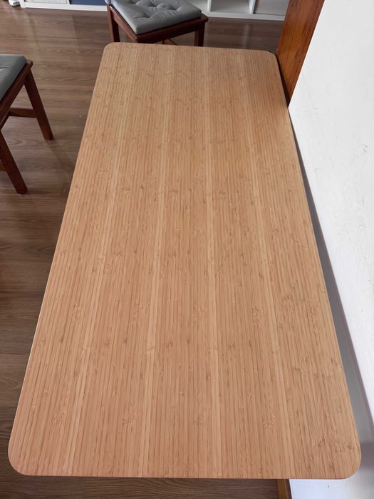 Secretária IKEA em bambu – 140 × 65 cm | Excelente estado