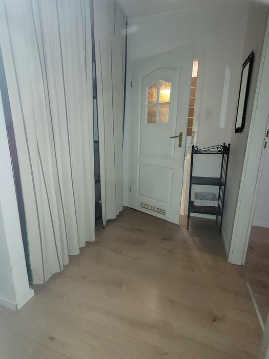 Apartament " Słoneczny " w Centrum ul. Szybka , noclegi Wrocław . Samodzielne mieszkanie dla 1 - 4 osób . Blisko PKP