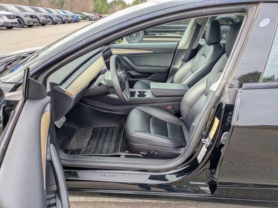 Tesla Model 3      2023