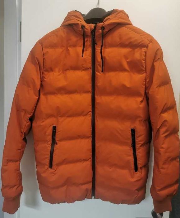 Blusão impermeável com capuz