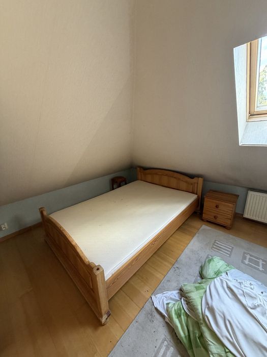 Zestaw drewnianych mebli sosnowych łóżko komoda toaletka