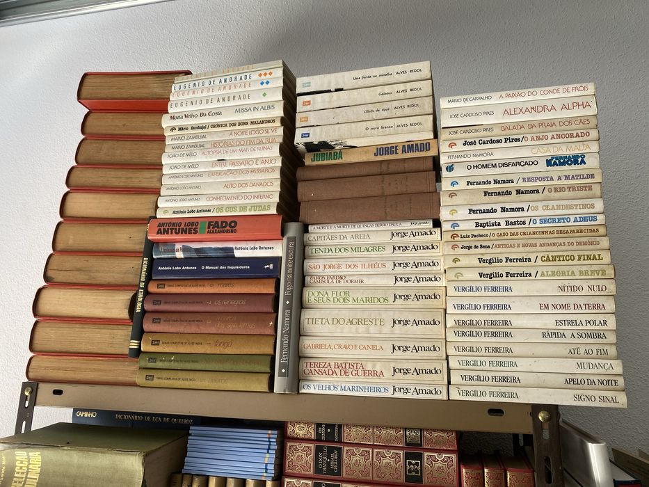 Livros antigos de varios géneros e autores portugueses e estrangeiros