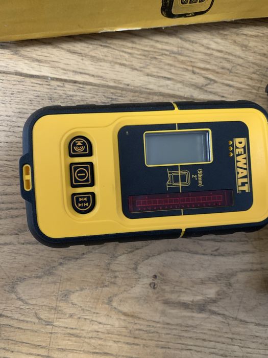 Приймач лазерного нівеліра Dewalt DE0892