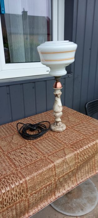 Zabytkowa lampa marmurowa