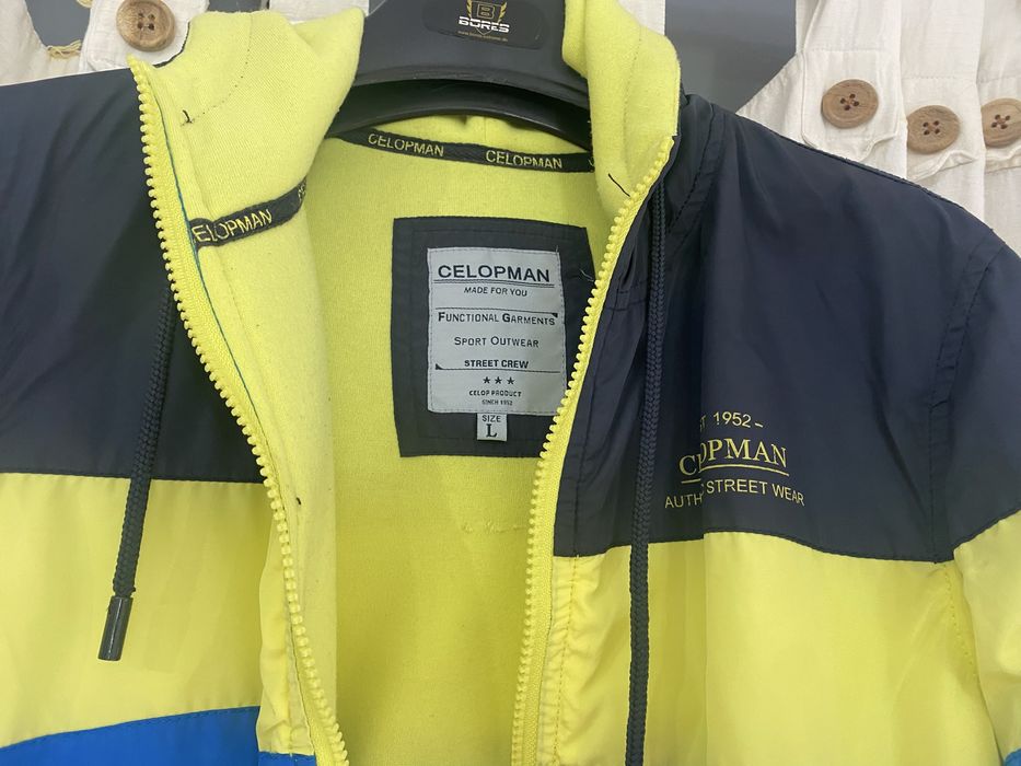 Corta vento com forro e capuz