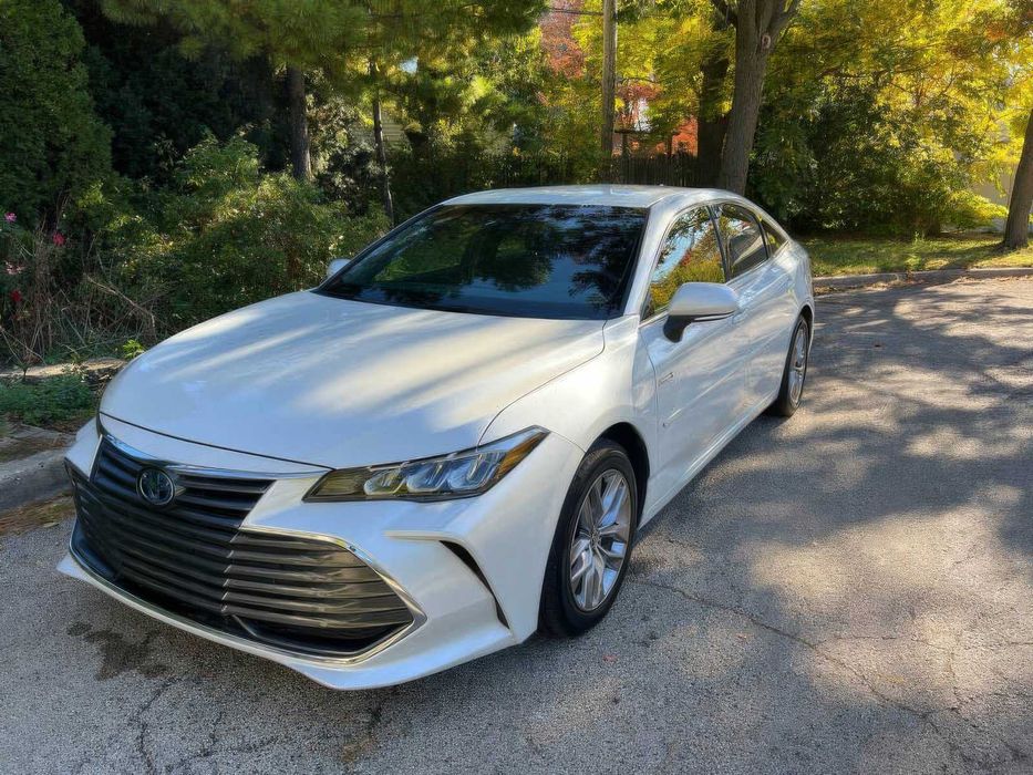 Toyota Avalon Hybrid XLE      2021