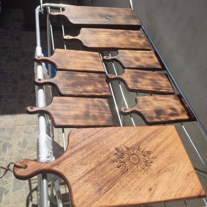 Tábuas de madeira para servir