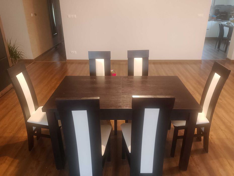 Zestaw stół z krzesłami