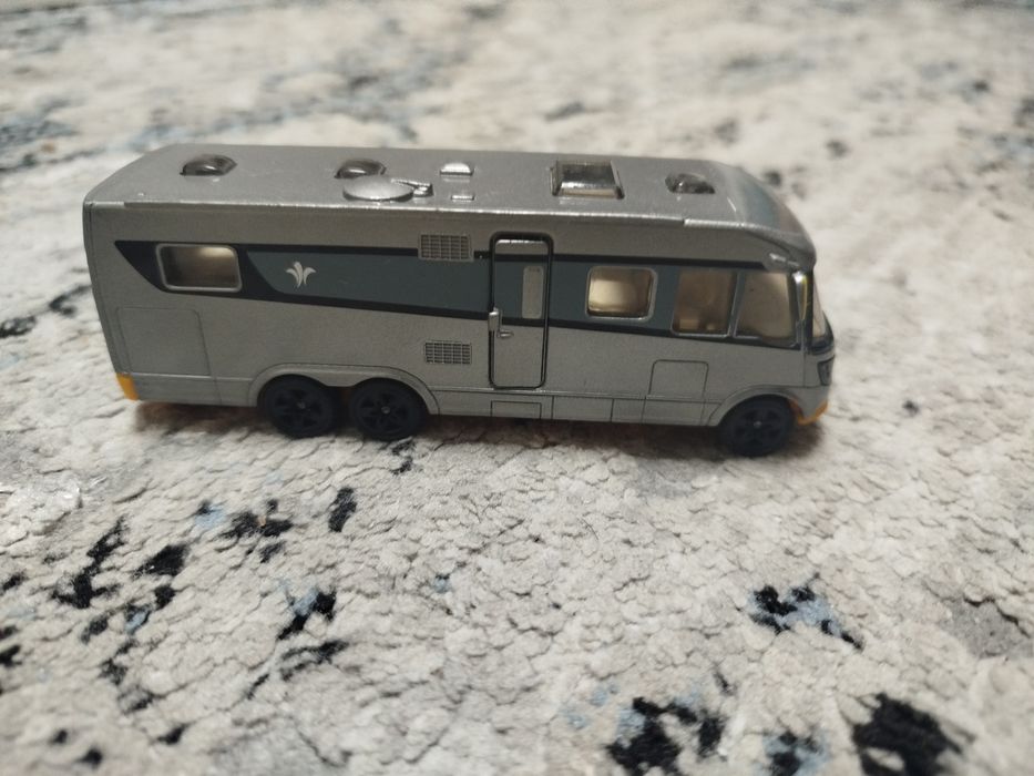 Zabawka samochód Camper Siku