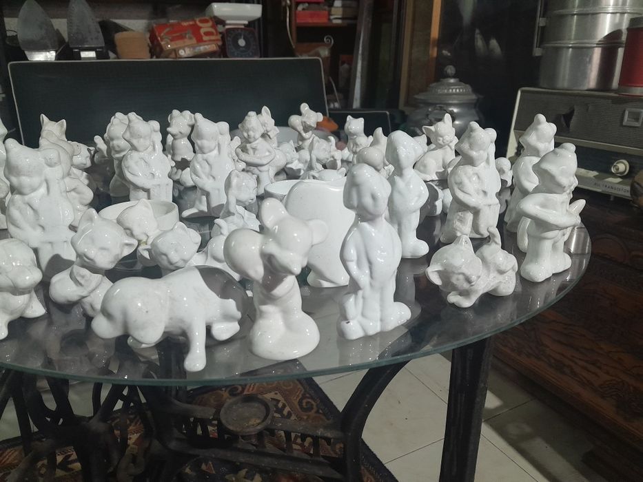 Lote de 60 bonecos em porcelana