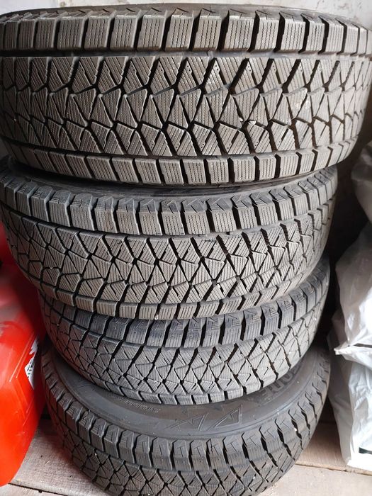 Зимова резина Бріджстоун на авто, комплект.