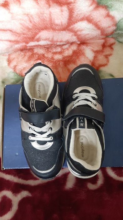 продам кроссовки срочно